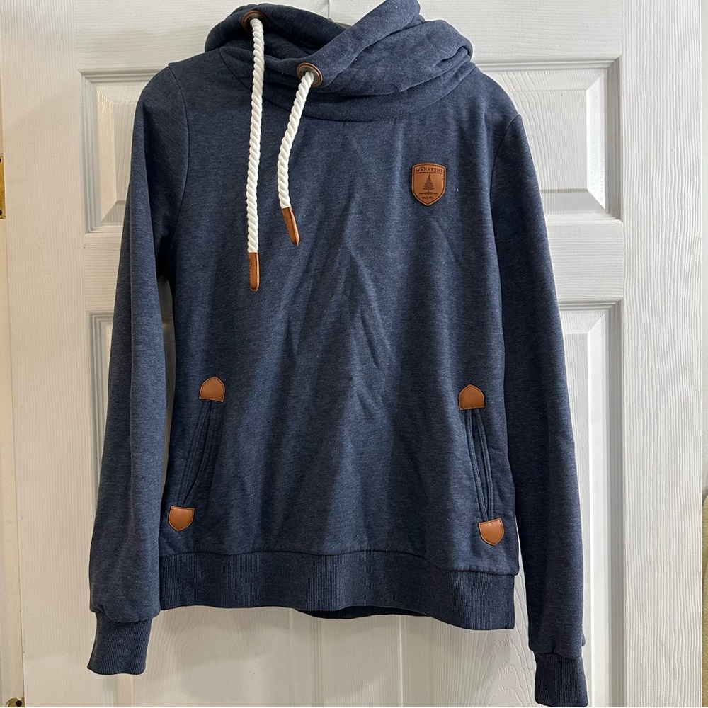 💚 Navy Wanakome Artemis Hoodie